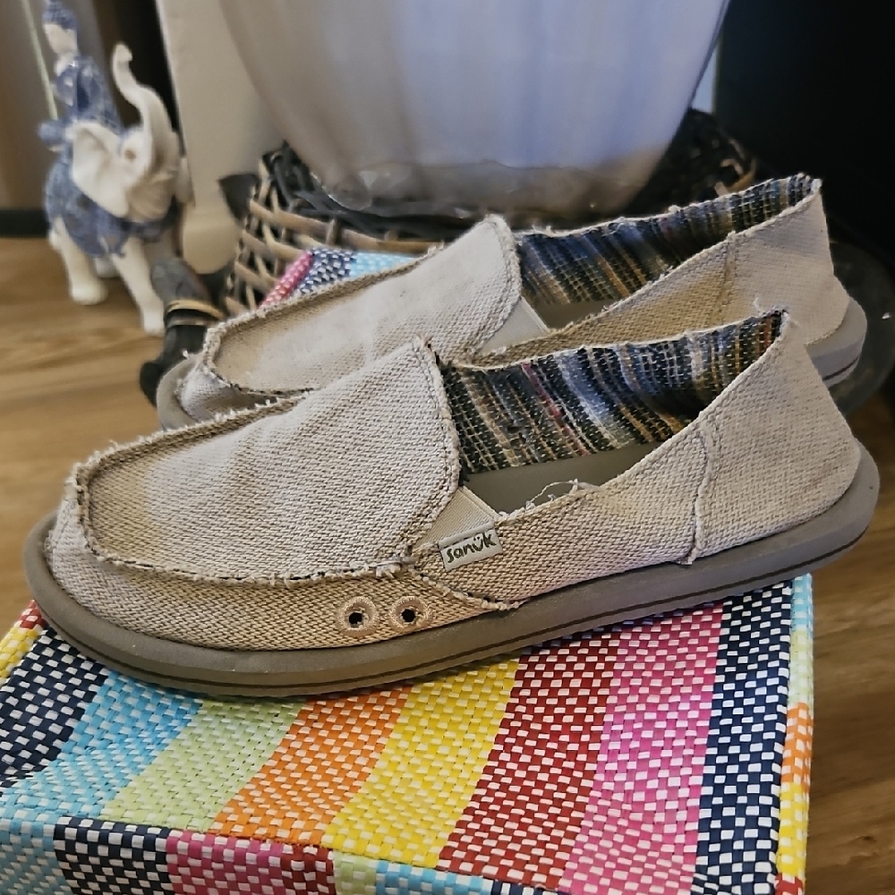 Womens SANUK Slip On Shoes Size 8